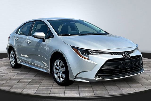 Used 2024 Toyota Corolla LE image 3