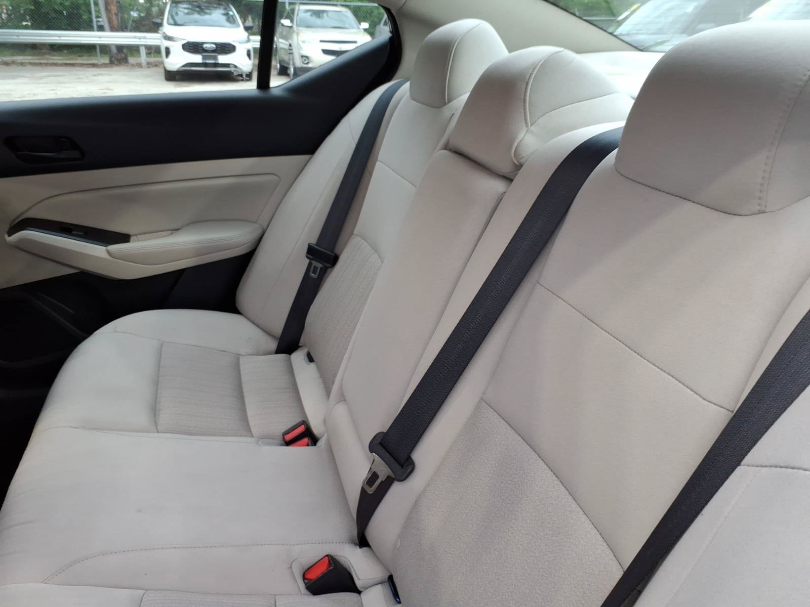 Used 2025 Nissan Altima 2.5 SV FWD image 13