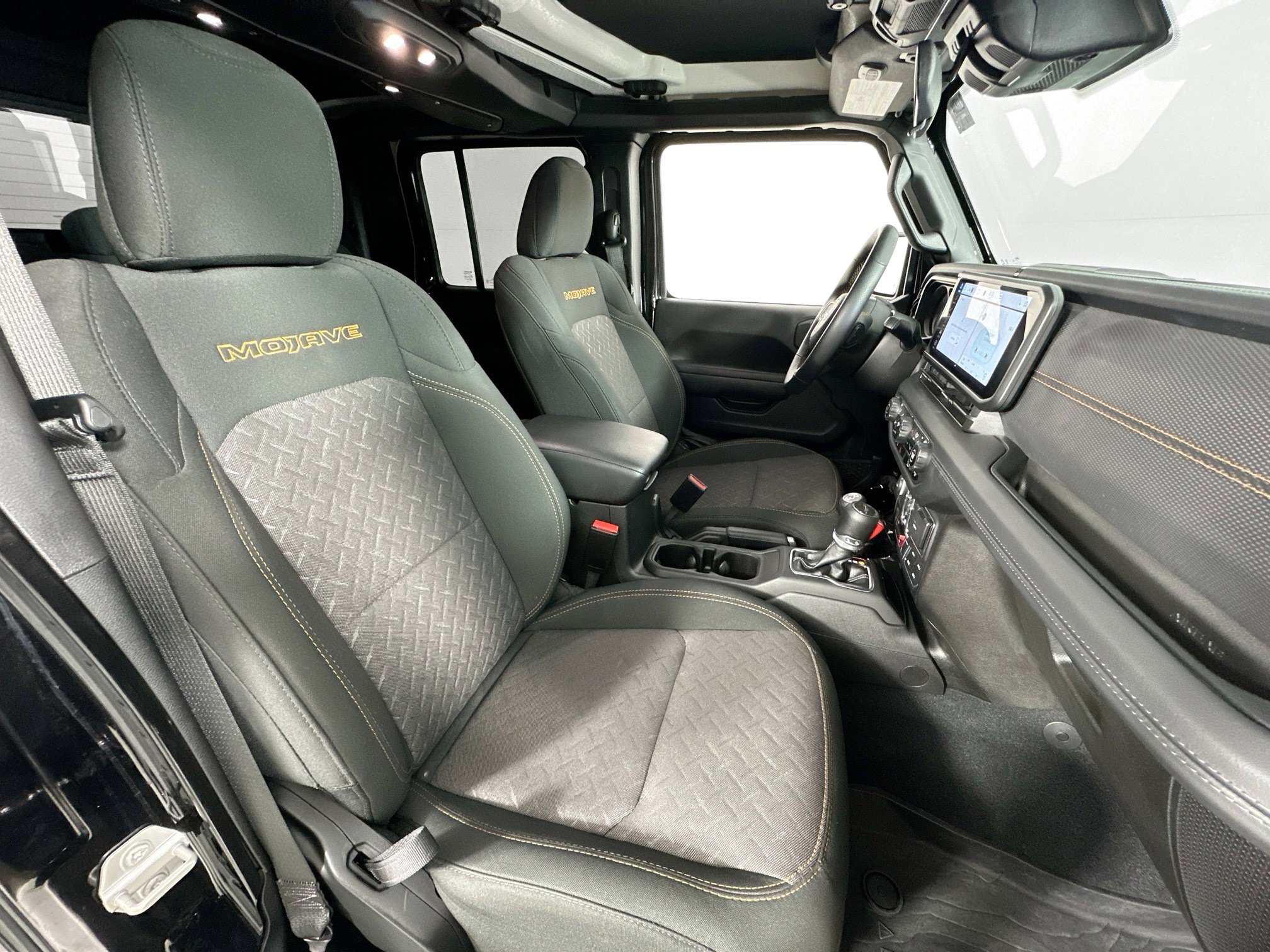 Used 2024 Jeep Gladiator Mojave w/ Convenience Group image 25