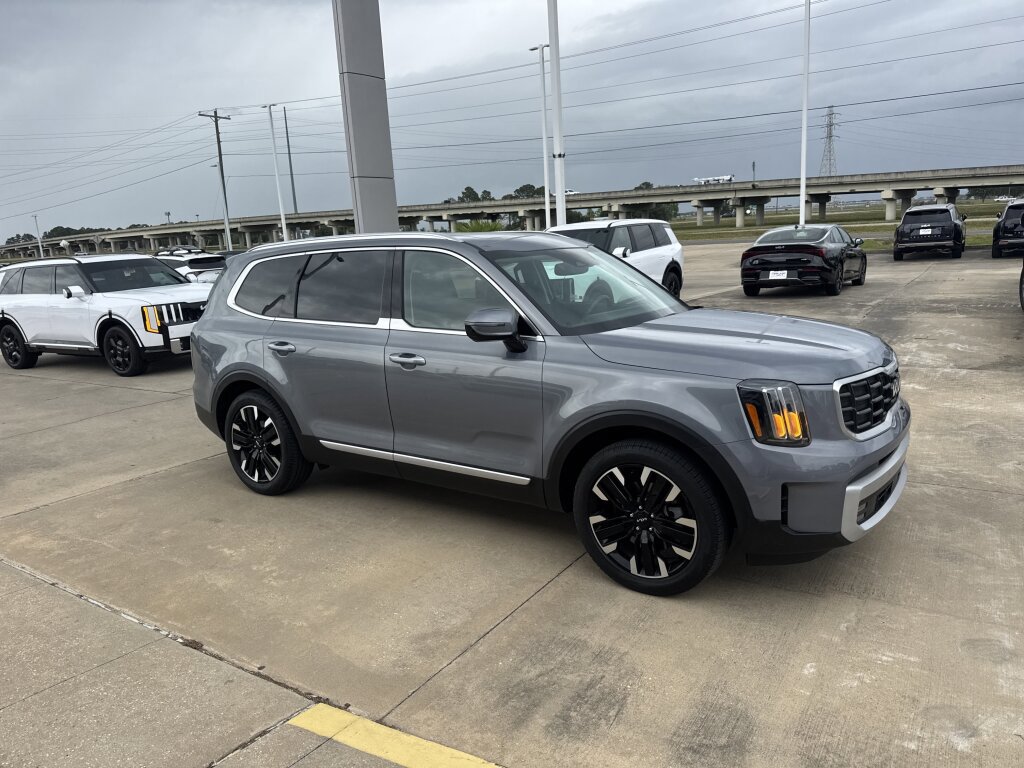 Used 2024 Kia Telluride SX w/ Towing Package FWD image 6