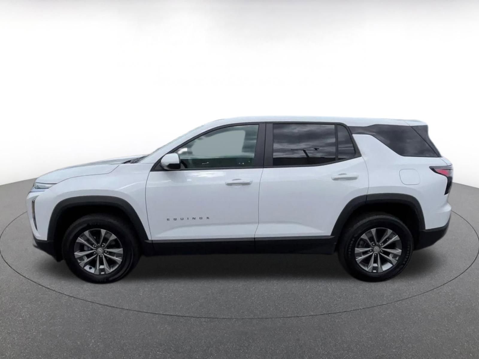 Used 2025 Chevrolet Equinox LT FWD image 9