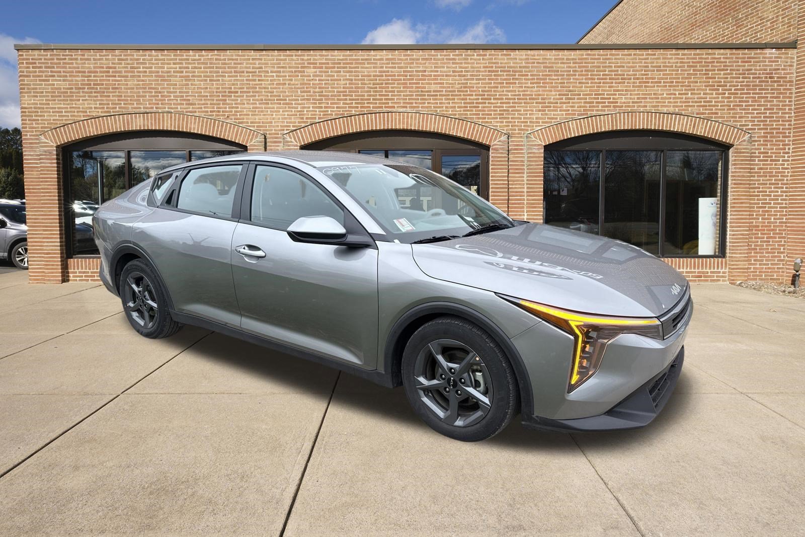 Used 2025 Kia K4 FWD image 1