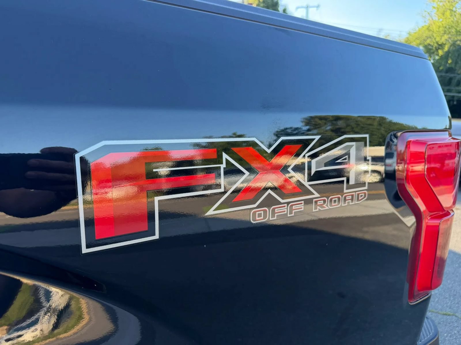 Used 2018 Ford F150 Lariat w/ Equipment Group 502A Luxury AWD/4WD image 12