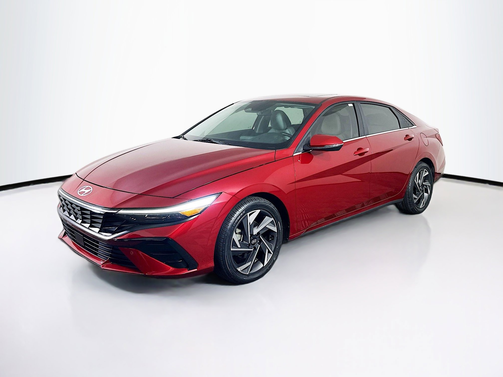 Used 2024 Hyundai Elantra Limited image 3