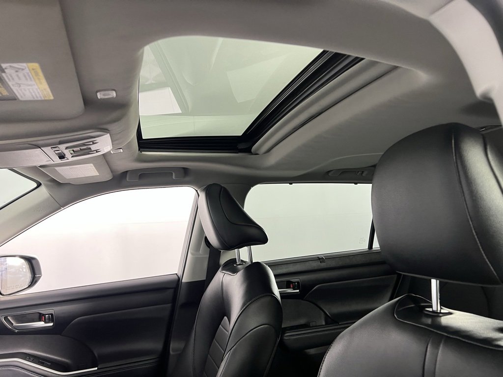 Used 2025 Toyota Highlander XLE image 23