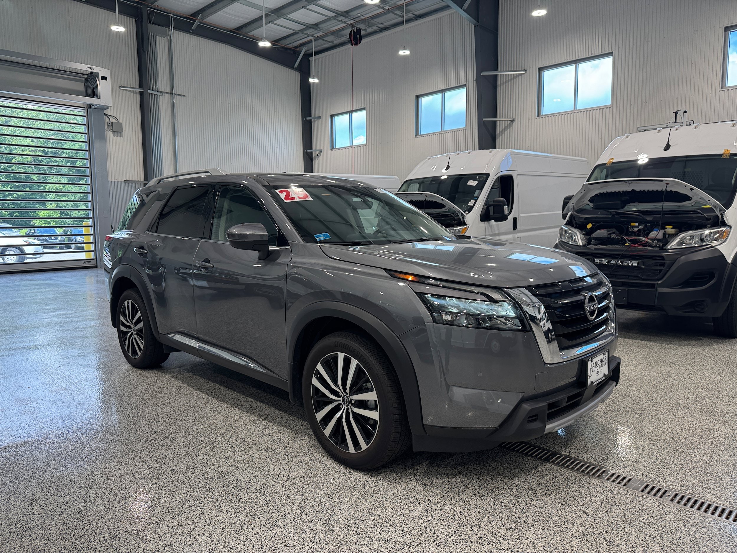 Used 2025 Nissan Pathfinder Platinum AWD/4WD image 3