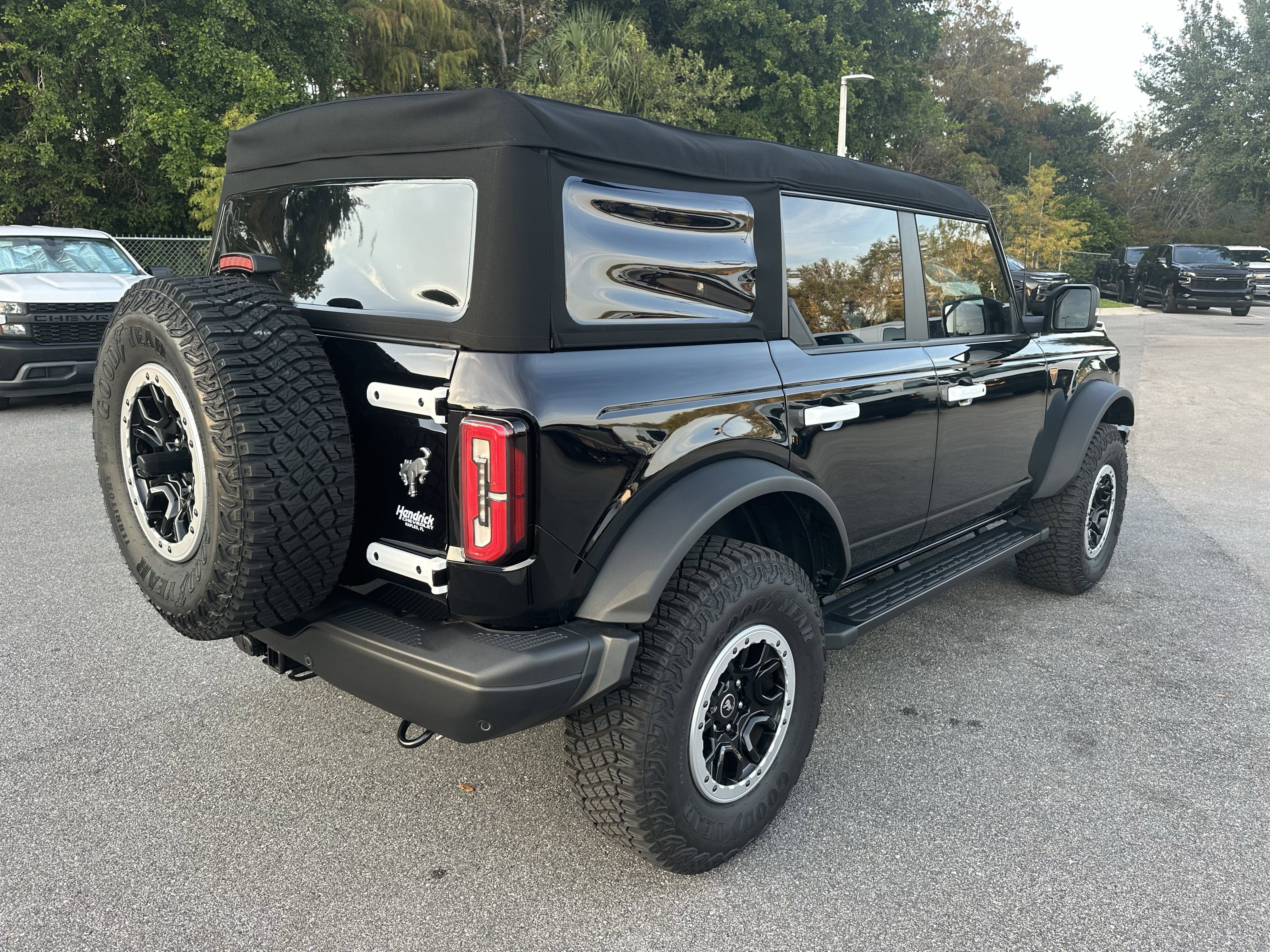 Used 2023 Ford Bronco Badlands image 10