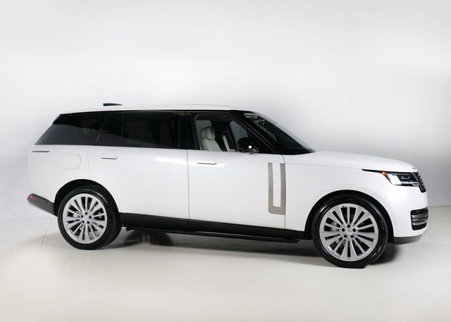 Used 2024 Land Rover Range Rover Long Wheelbase SE image 28