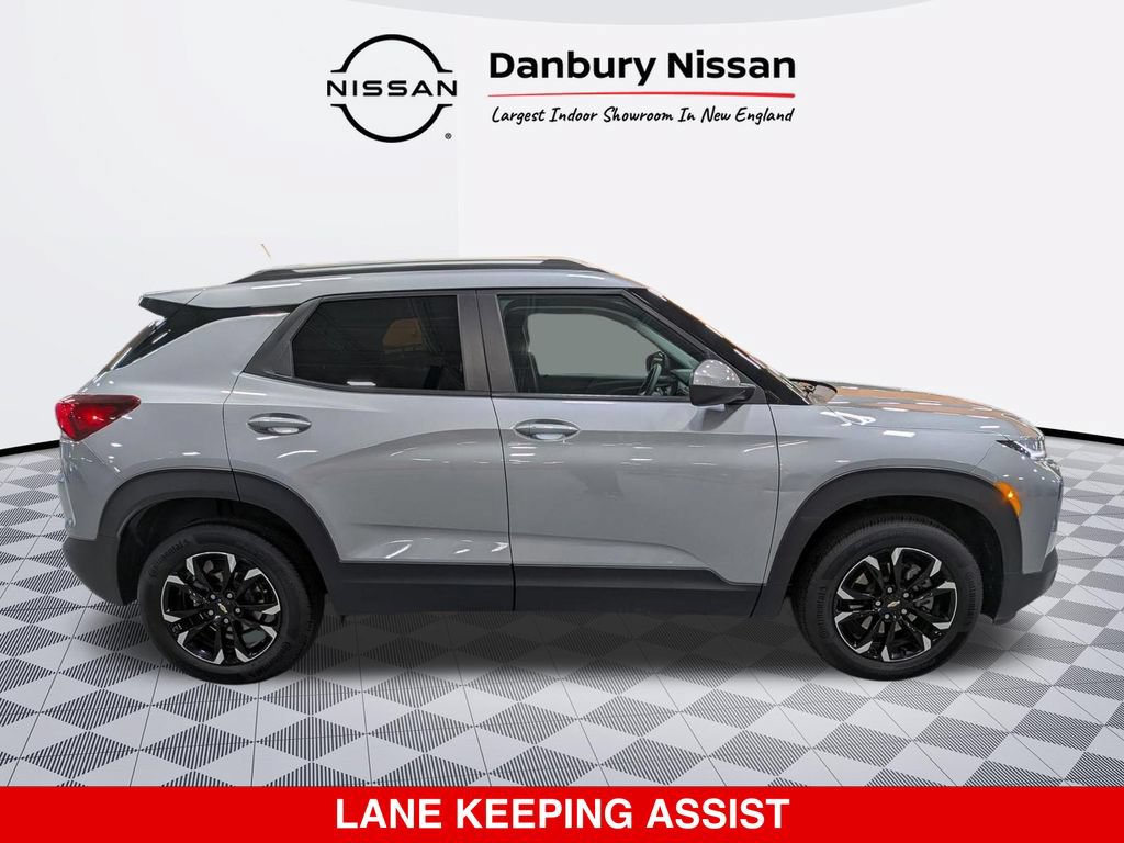 Used 2023 Chevrolet TrailBlazer LT w/ Convenience Package AWD/4WD image 2