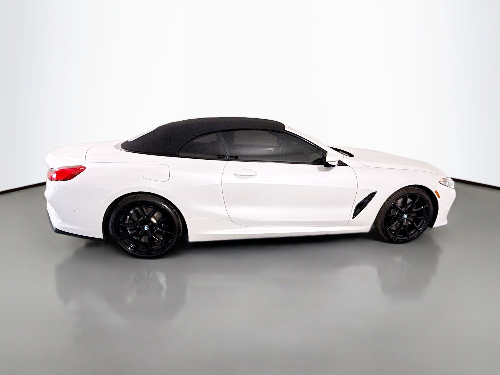 Used 2023 BMW 840i Convertible w/ Comfort Seating Package image 11