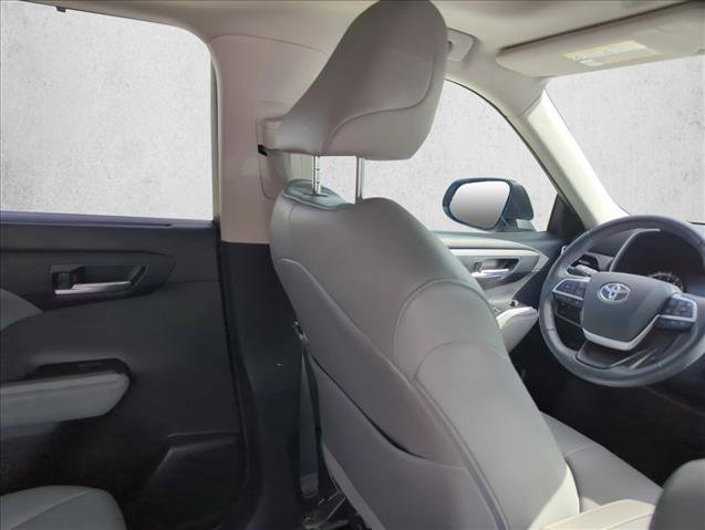 Used 2023 Toyota Highlander XLE image 19