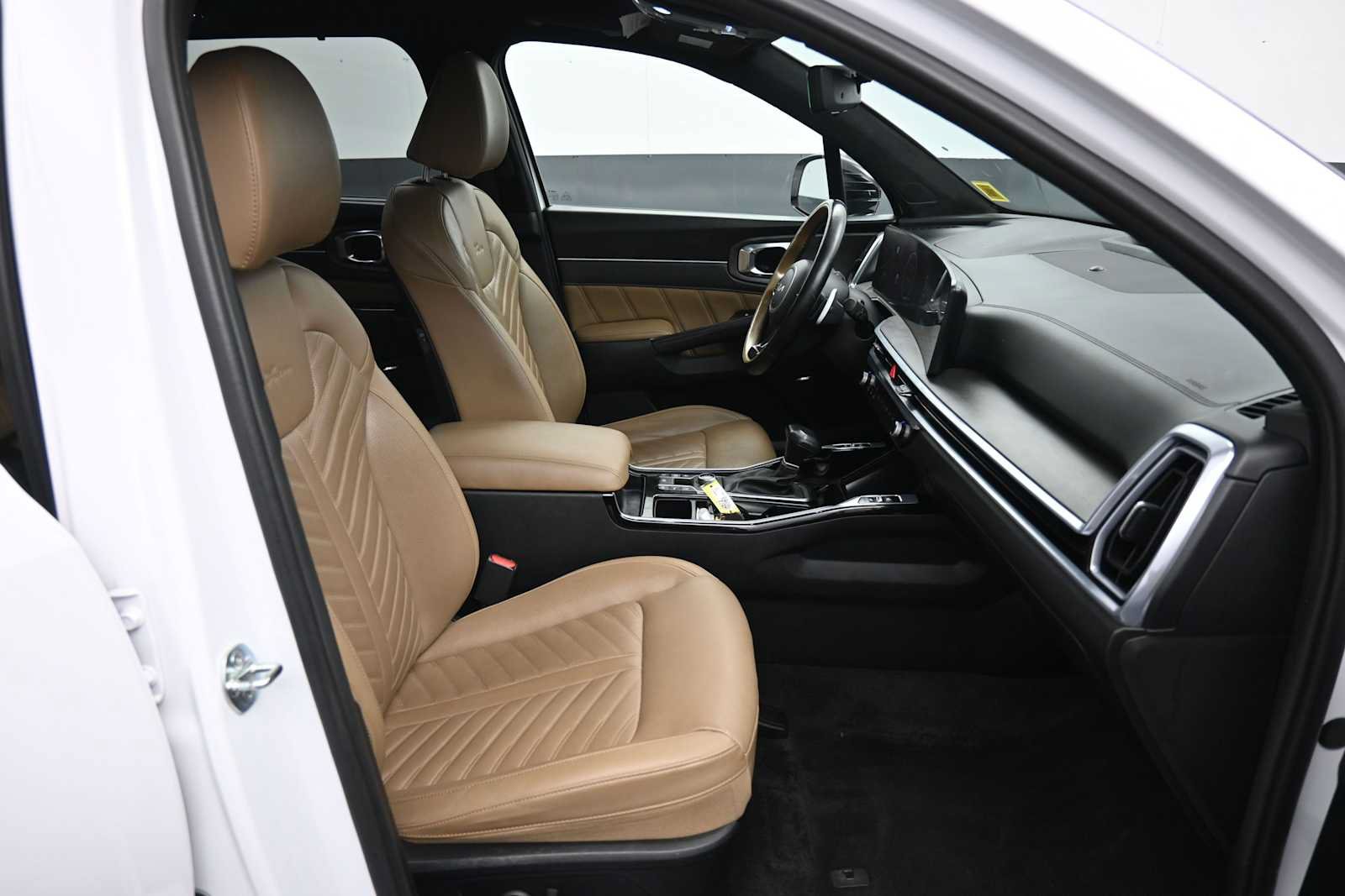 Certified 2024 Kia Sorento SX Prestige w/ Olive Brown Leather Package AWD/4WD image 26