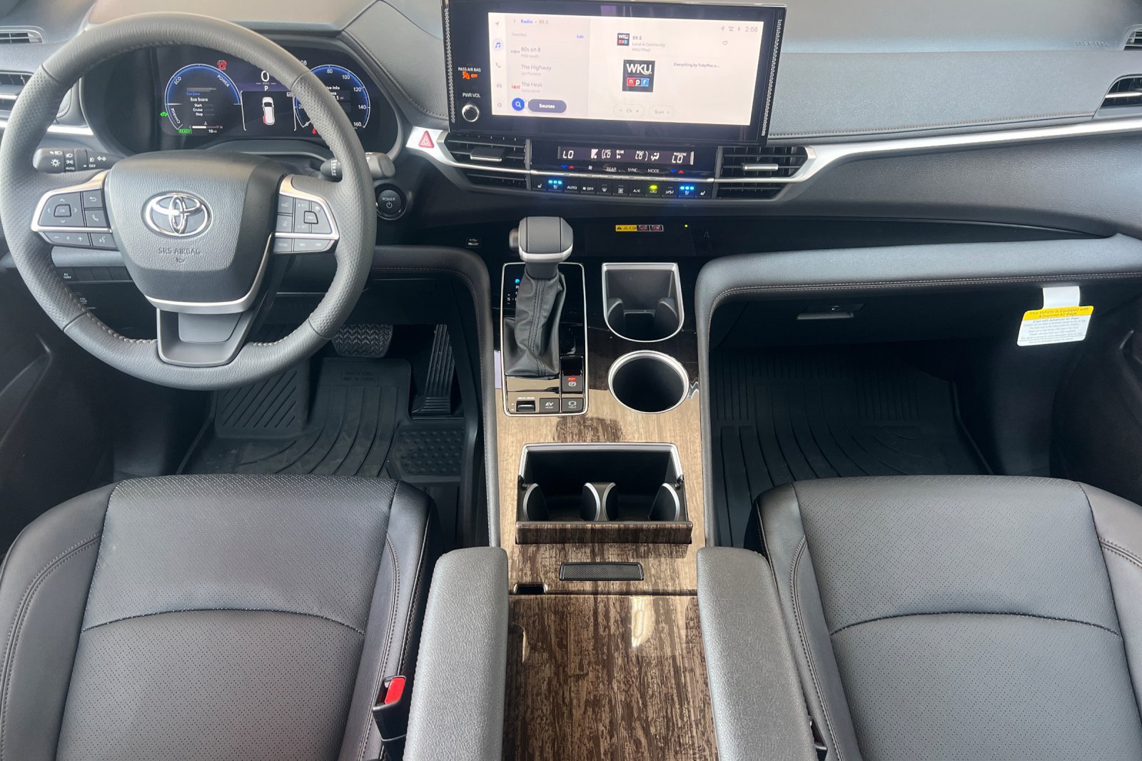 New 2026 Toyota Sienna Limited AWD/4WD image 10