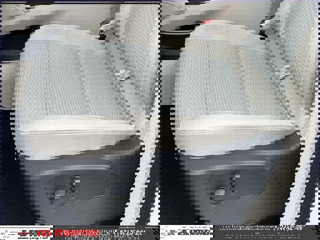 Used 2023 Buick Envision Preferred image 18