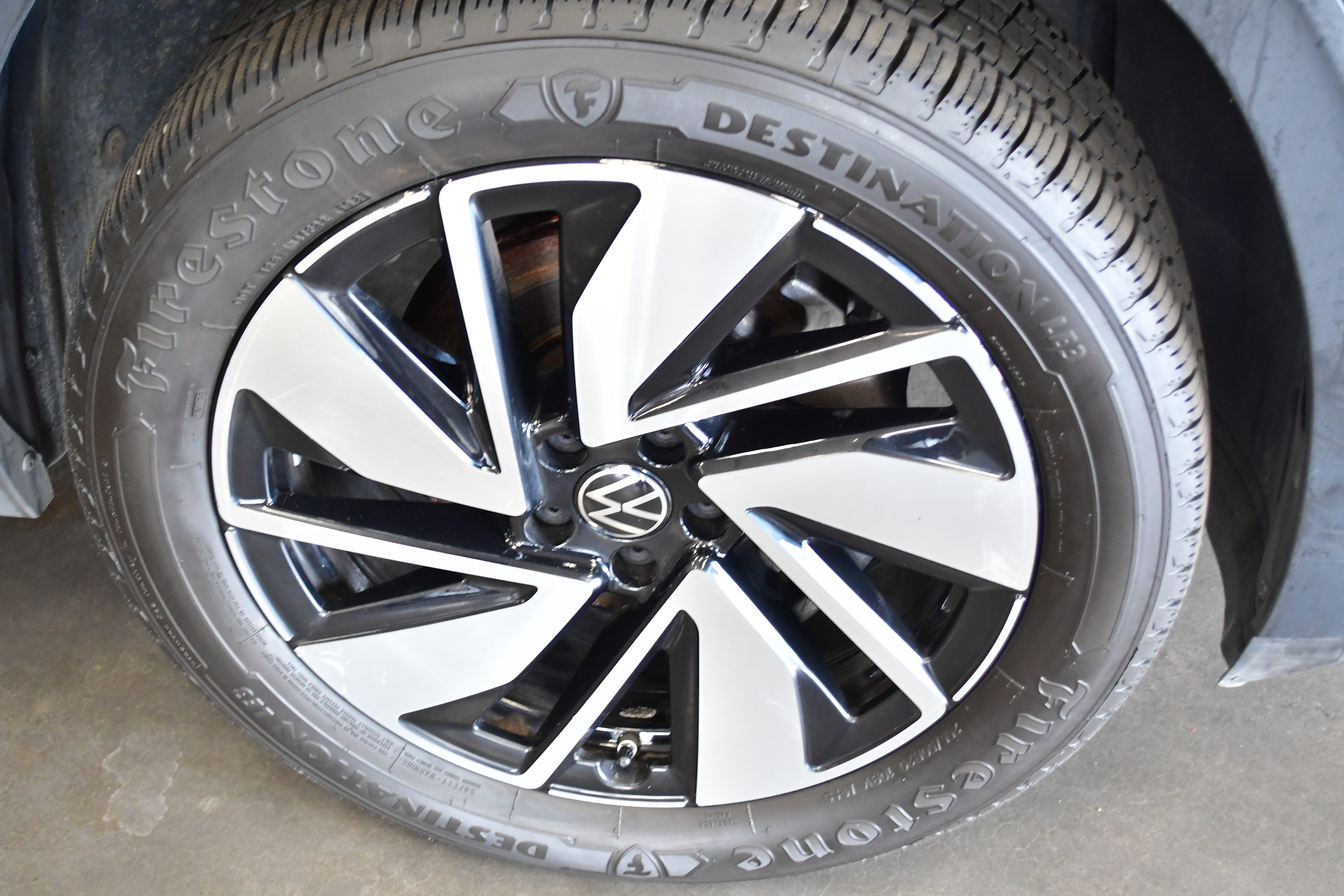 Used 2024 Volkswagen Atlas SE AWD/4WD image 36
