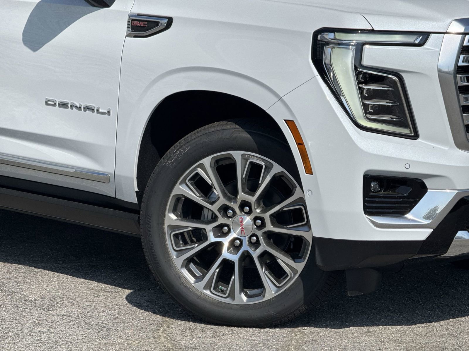 Used 2026 GMC Yukon Denali w/ Sun & Power Step Package AWD/4WD image 13
