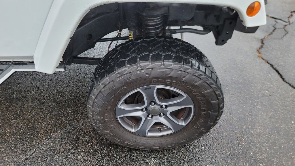 Used 2015 Jeep Wrangler Unlimited Sahara image 15