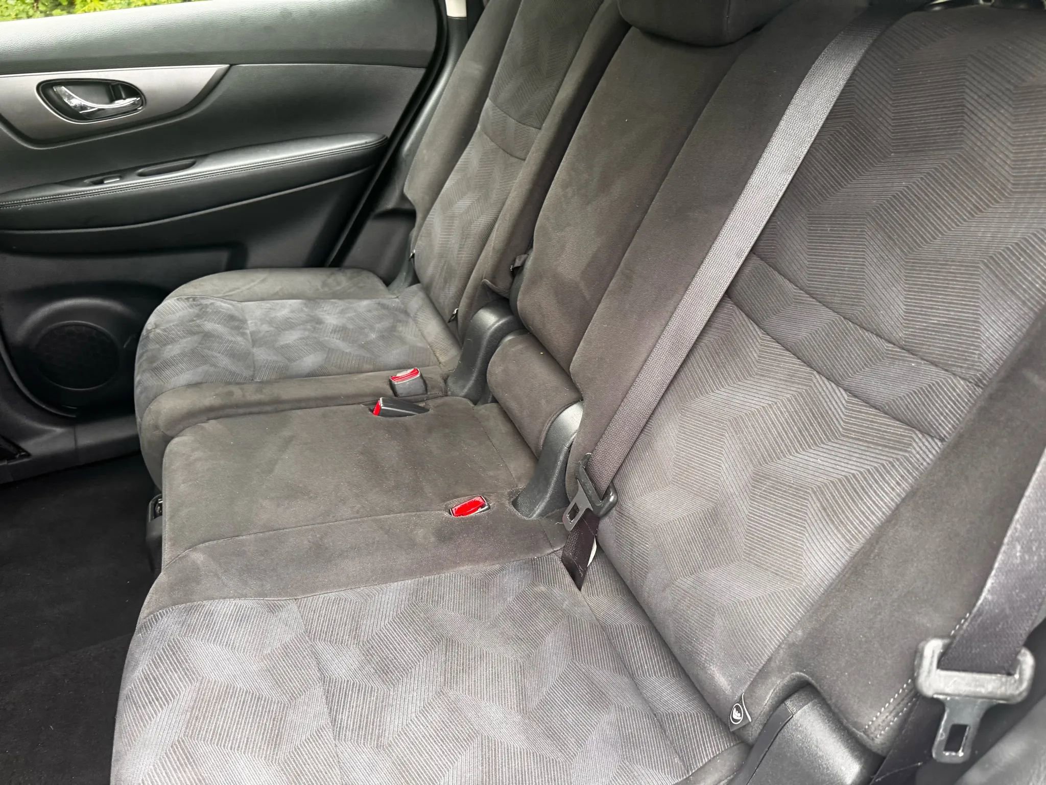 Used 2015 Nissan Rogue S image 19