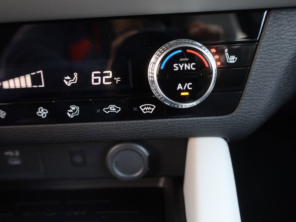 New 2025 Mitsubishi Outlander SE image 43