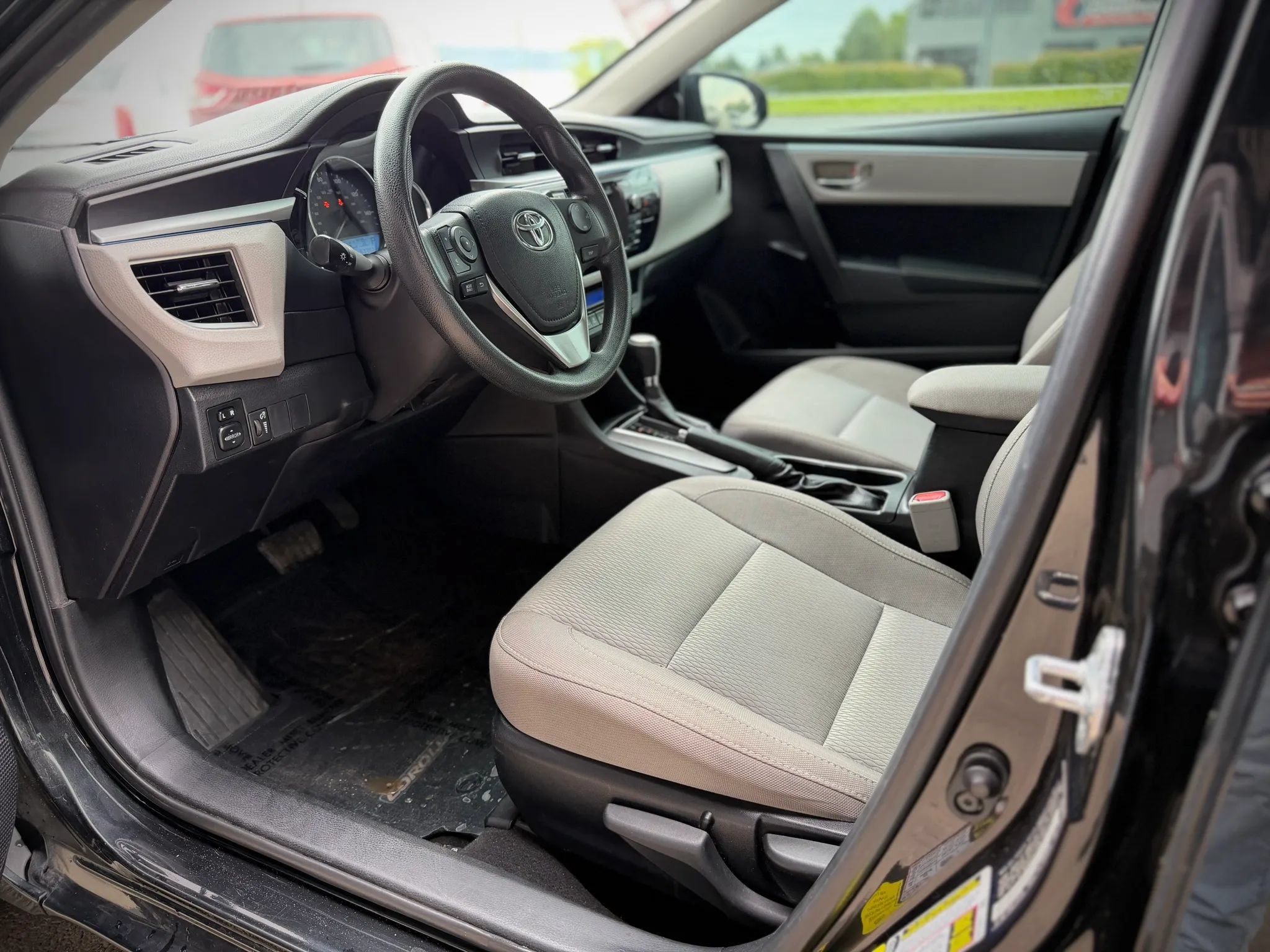 Used 2016 Toyota Corolla LE FWD image 8