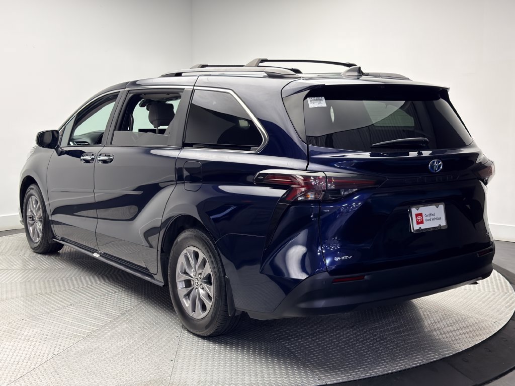 Used 2025 Toyota Sienna XLE w/ XLE Plus Package FWD image 7