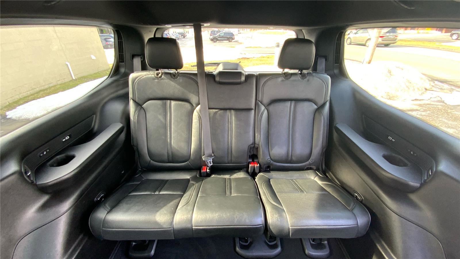 Used 2024 Jeep Wagoneer Series III AWD/4WD image 39