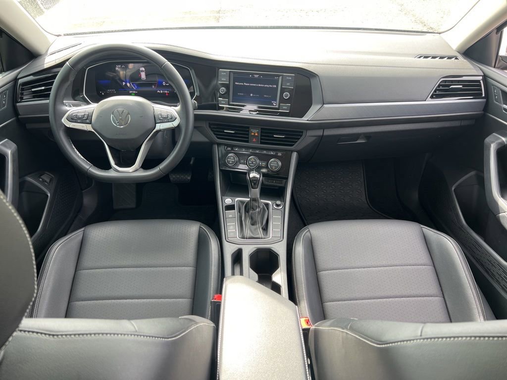 Certified 2023 Volkswagen Jetta SE w/ Panoramic Sunroof Package image 26