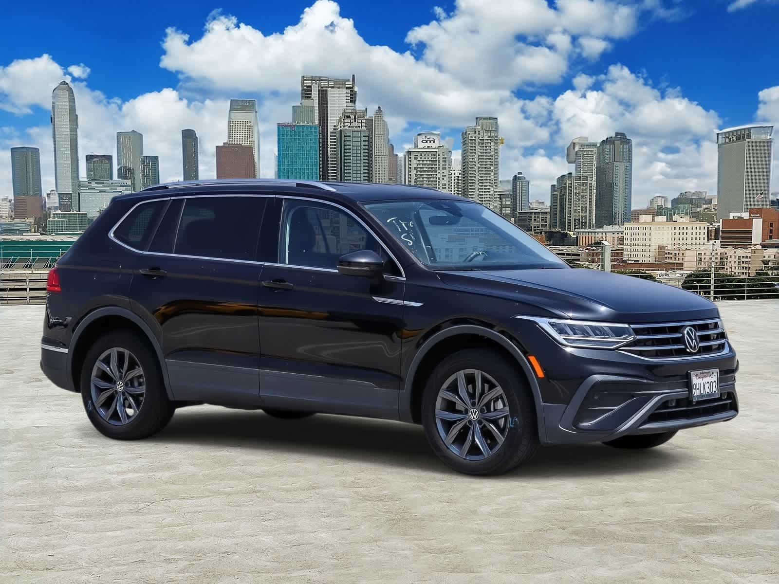 Certified 2023 Volkswagen Tiguan SE FWD image 3