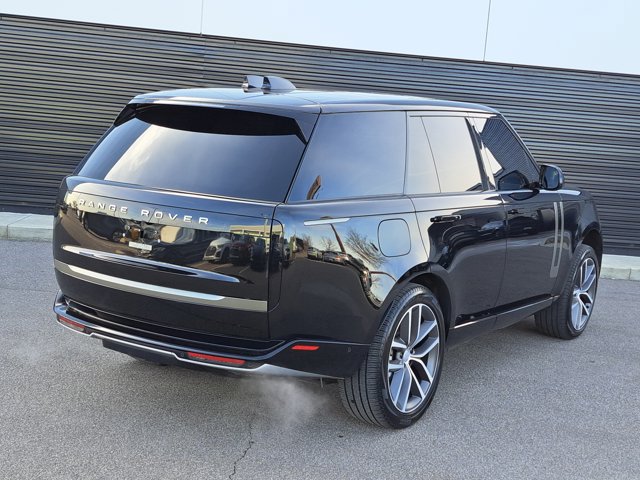 Used 2025 Land Rover Range Rover SE AWD/4WD image 3