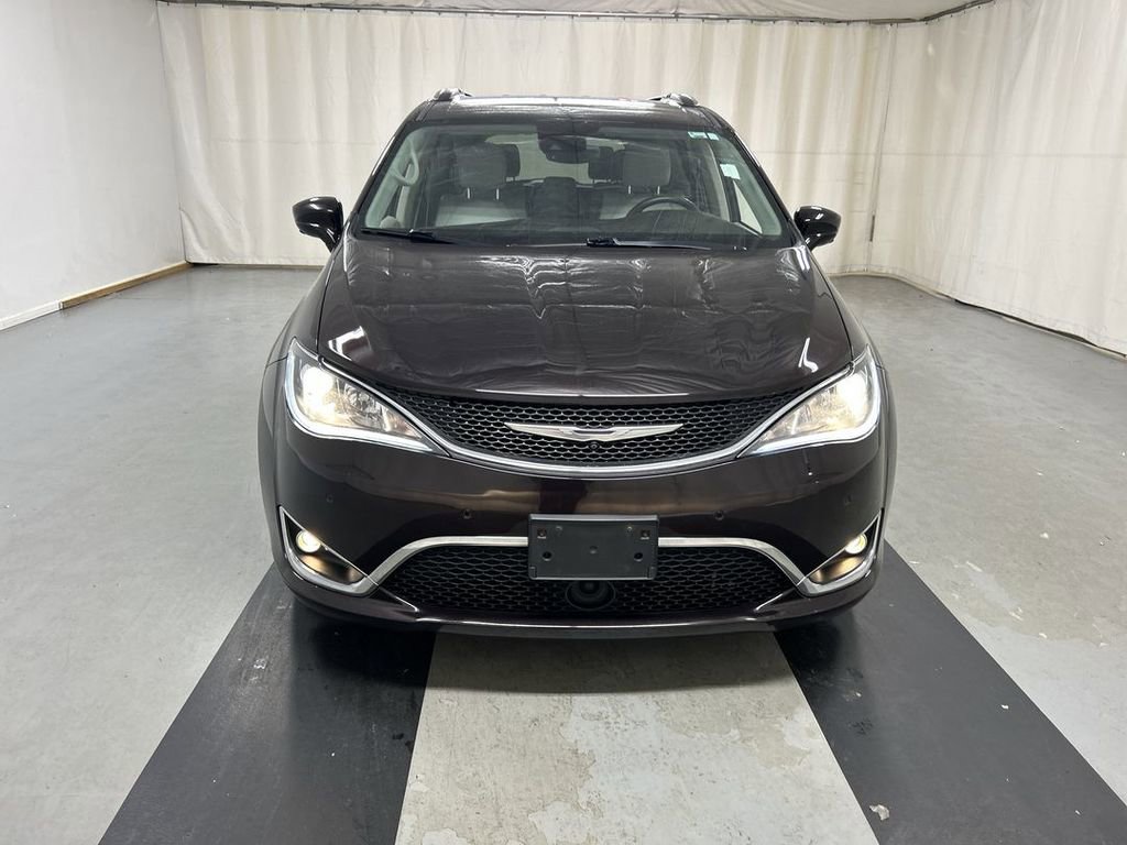 Used 2017 Chrysler Pacifica Touring-L Plus w/ Advanced Safetytec Group FWD image 3