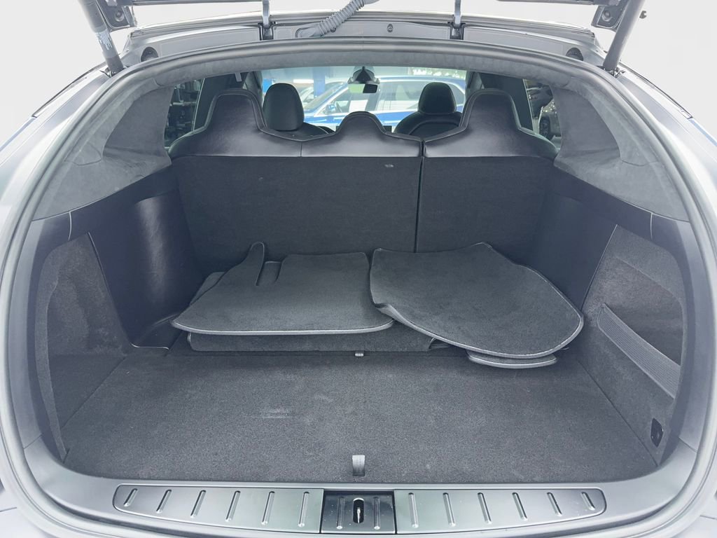 Used 2023 Tesla Model X image 11