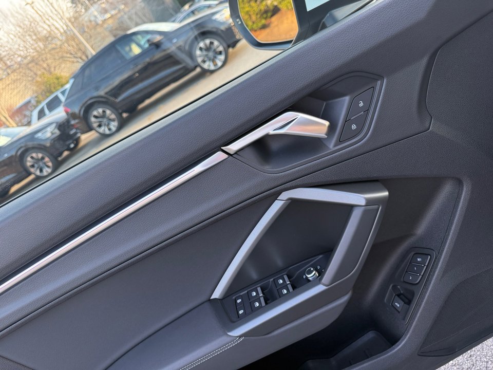 Certified 2024 Audi Q3 2.0T Premium Plus w/ Premium Plus Package image 32