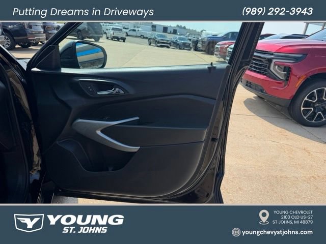 Certified 2024 Chevrolet Trax RS w/ Sunroof Package FWD image 35