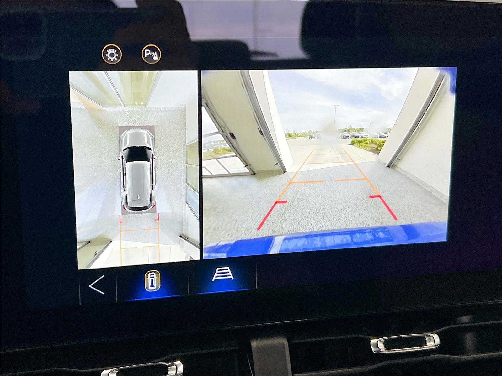 Used 2025 Chevrolet Equinox ACTIV w/ Safety and Technology Package FWD image 6