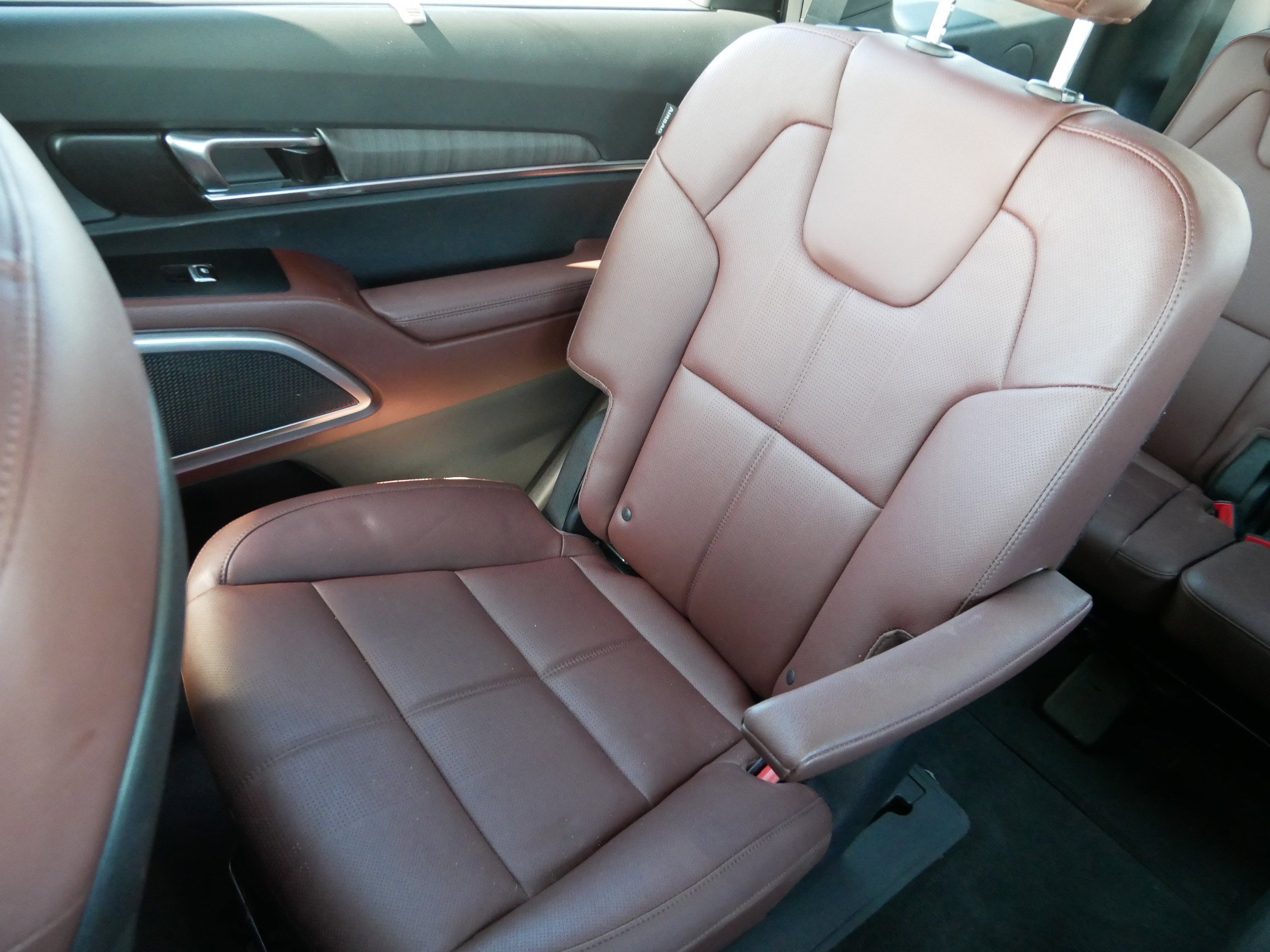 Used 2023 Kia Telluride EX w/ EX Captain's Chair Package image 12