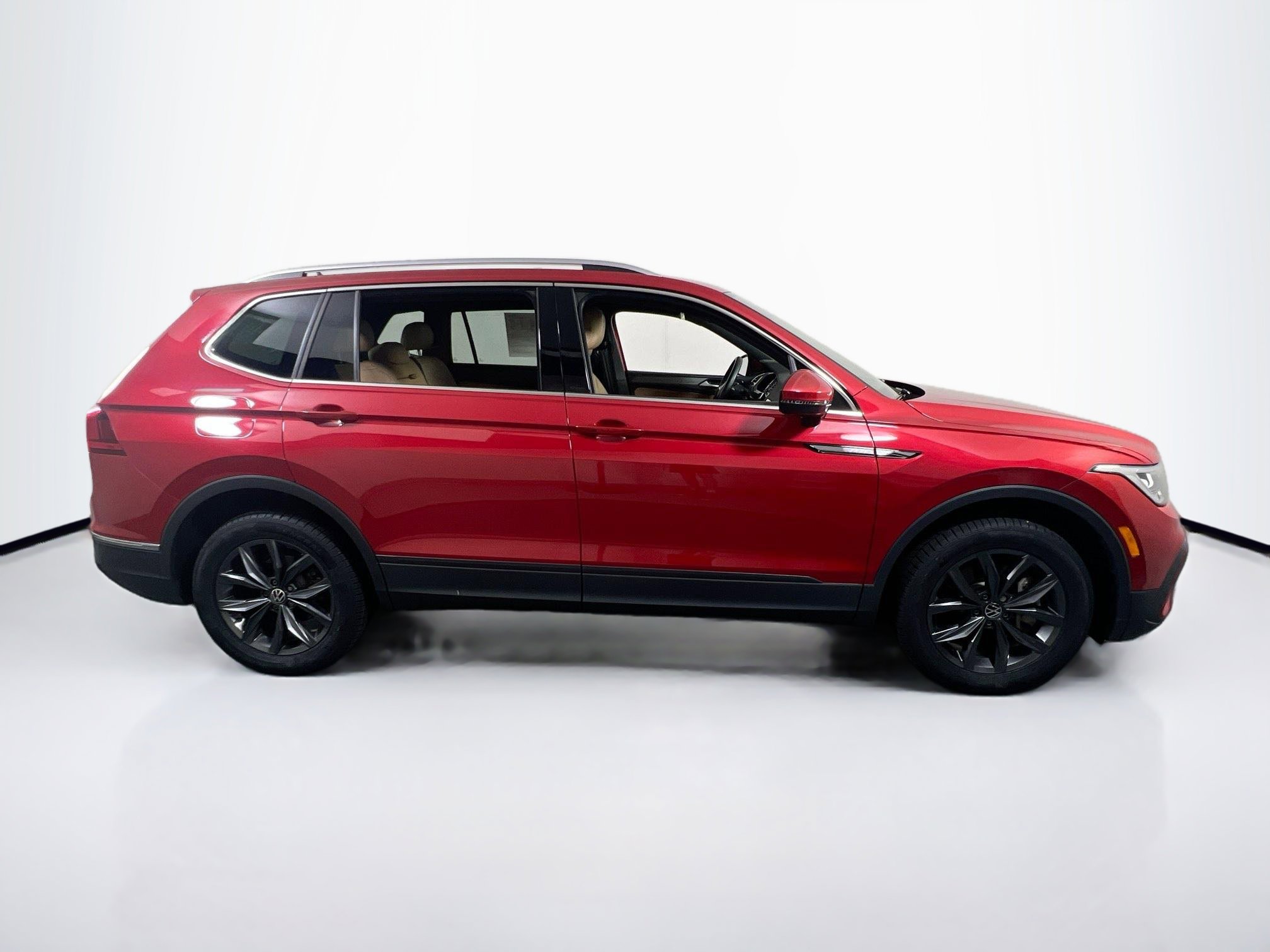 Used 2022 Volkswagen Tiguan SE AWD/4WD image 4