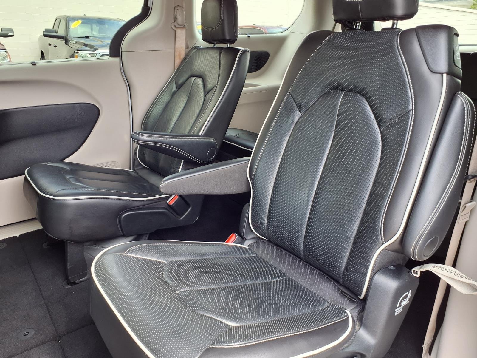 Certified 2023 Chrysler Pacifica Limited FWD image 7