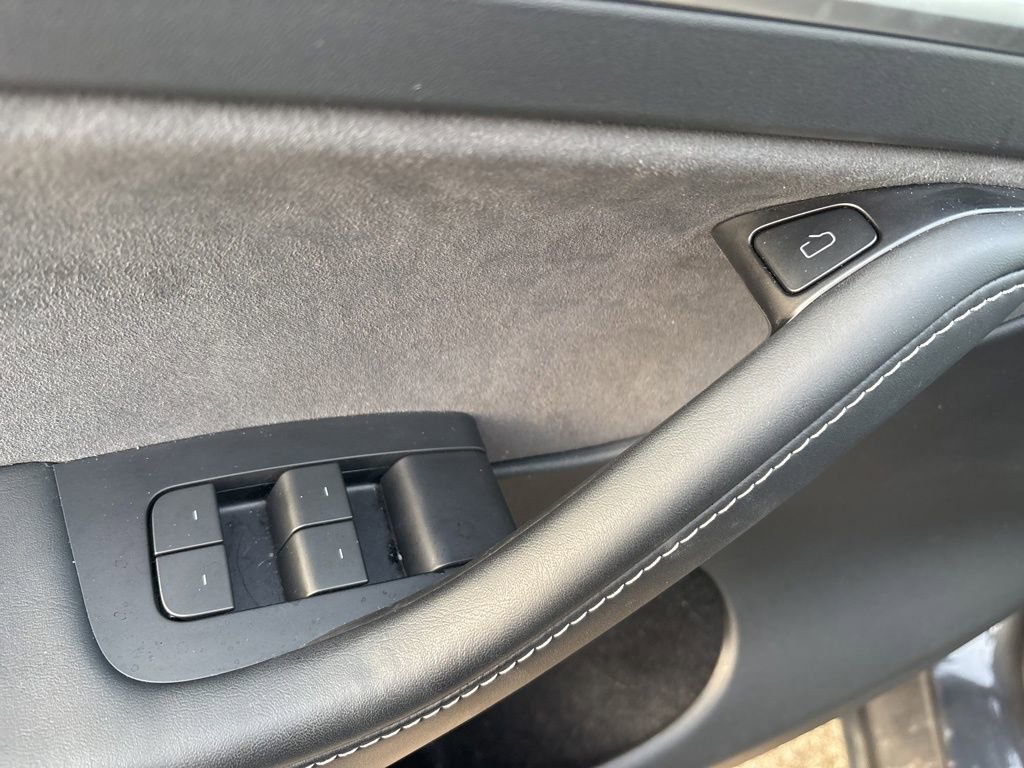 Used 2024 Tesla Model Y Long Range image 17