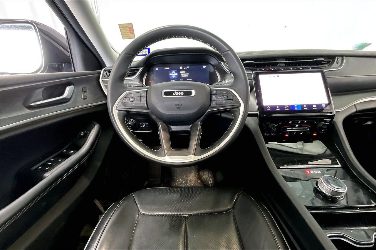 Used 2023 Jeep Grand Cherokee L Limited w/ Luxury Tech Group II image 14