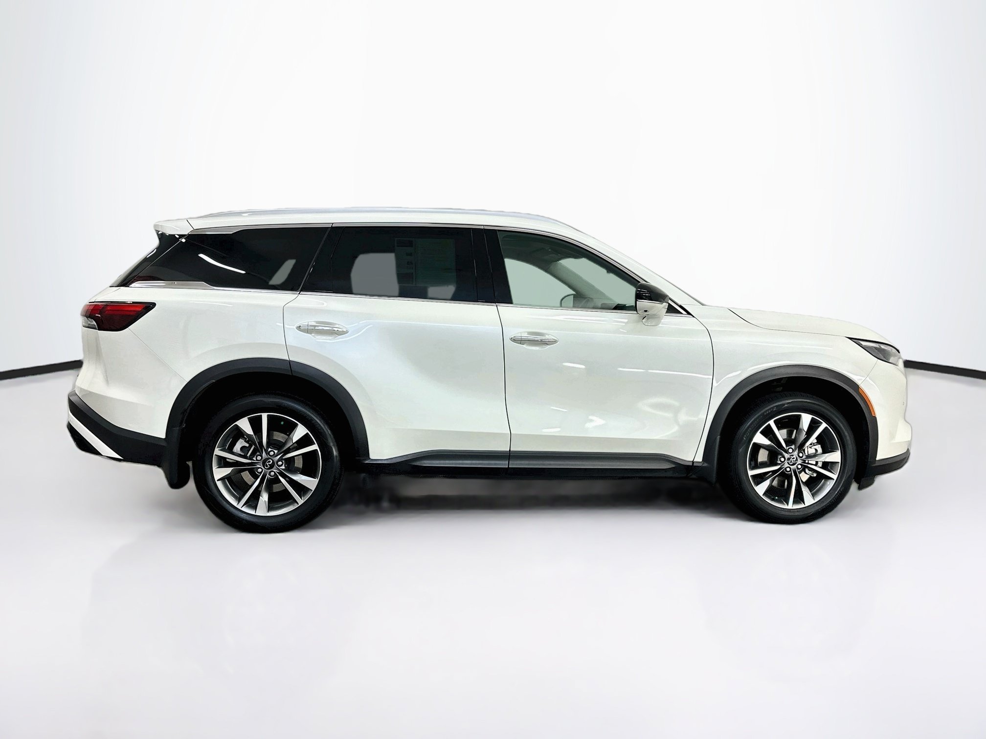Used 2023 INFINITI QX60 Luxe AWD/4WD image 10