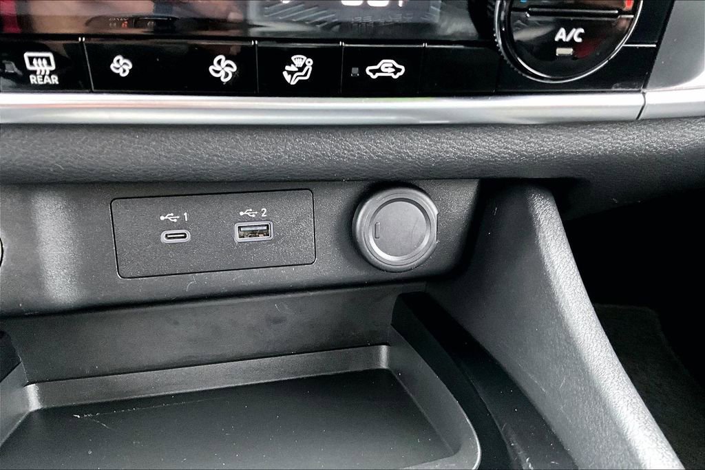 Used 2023 Nissan Rogue SV image 31