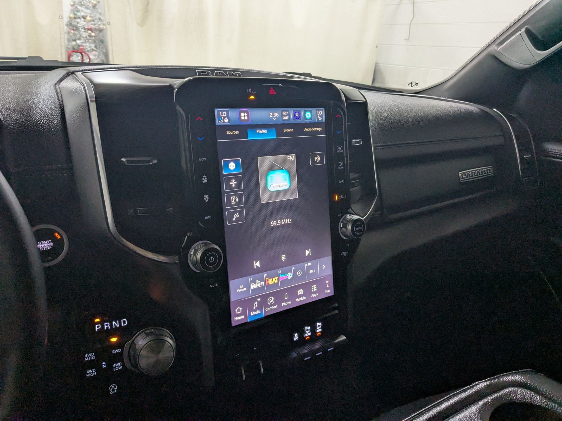 Used 2025 RAM 1500 Laramie AWD/4WD image 15