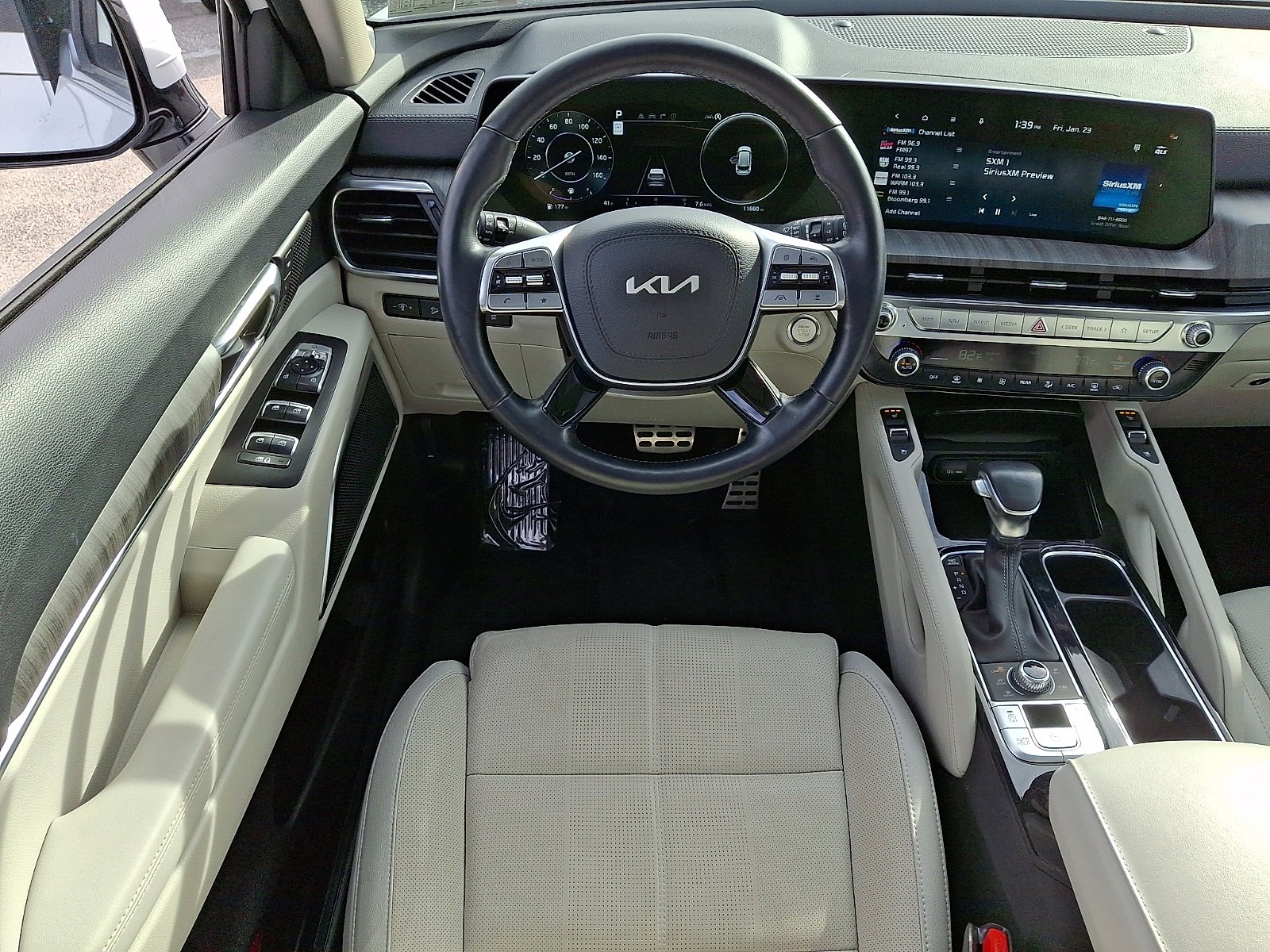 Used 2024 Kia Telluride SX w/ Towing Package image 12