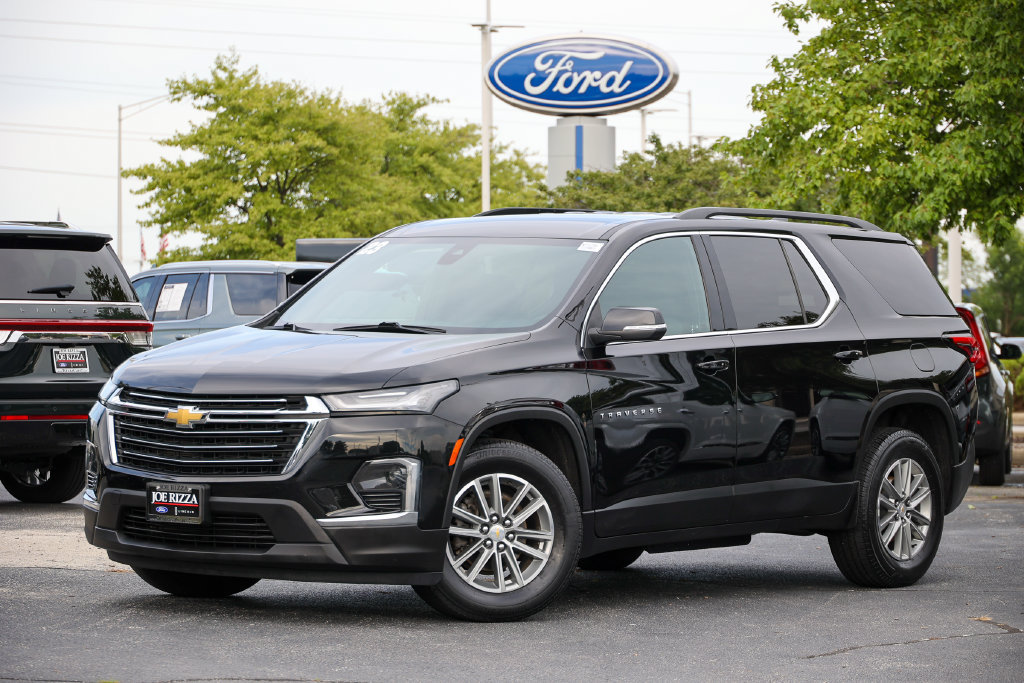 Used 2023 Chevrolet Traverse LT FWD image 2