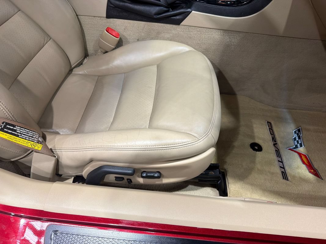 Used 2006 Chevrolet Corvette Convertible w/ Preferred Equipment Group RWD image 25