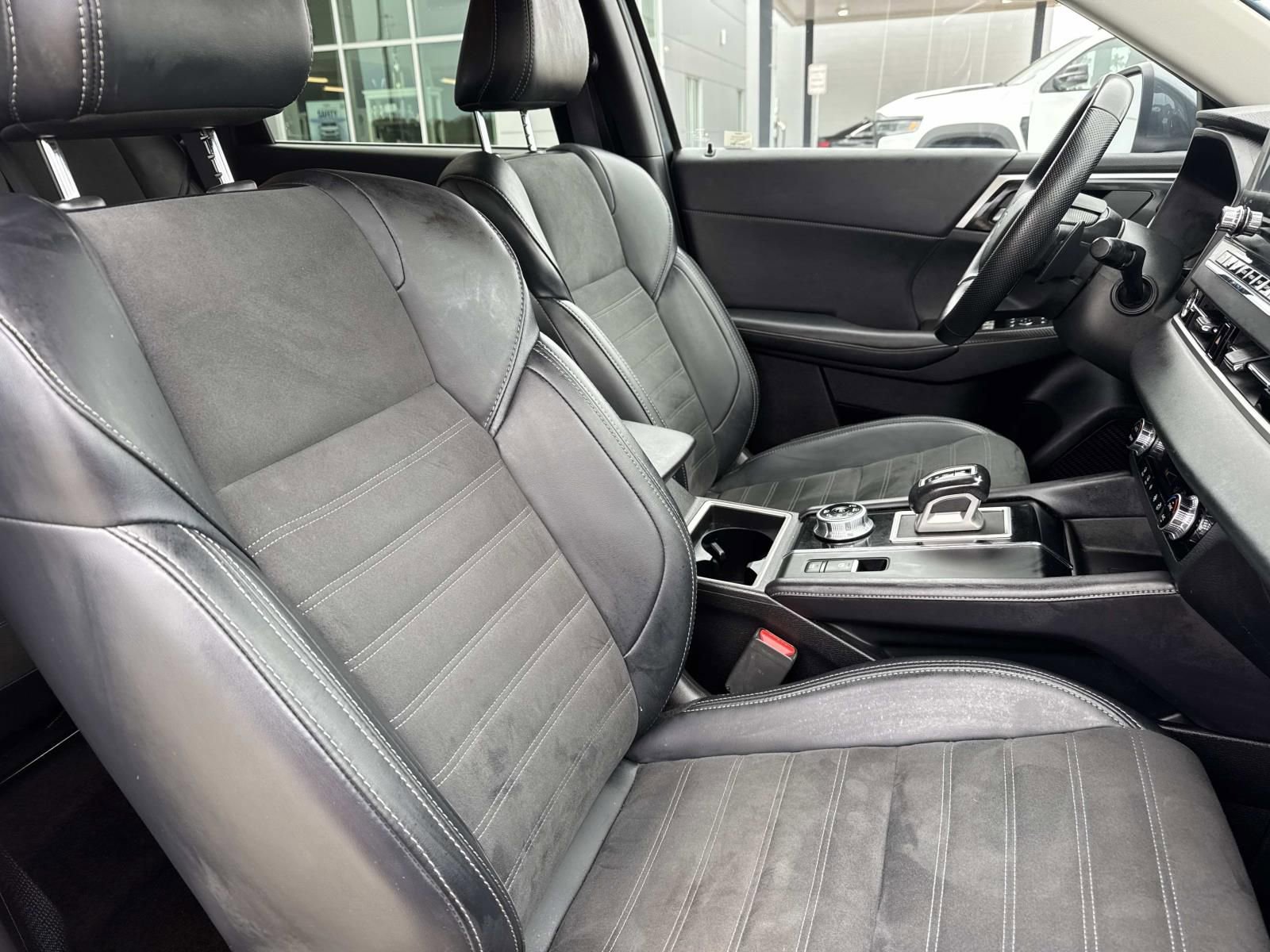 Used 2024 Mitsubishi Outlander SE AWD/4WD image 11