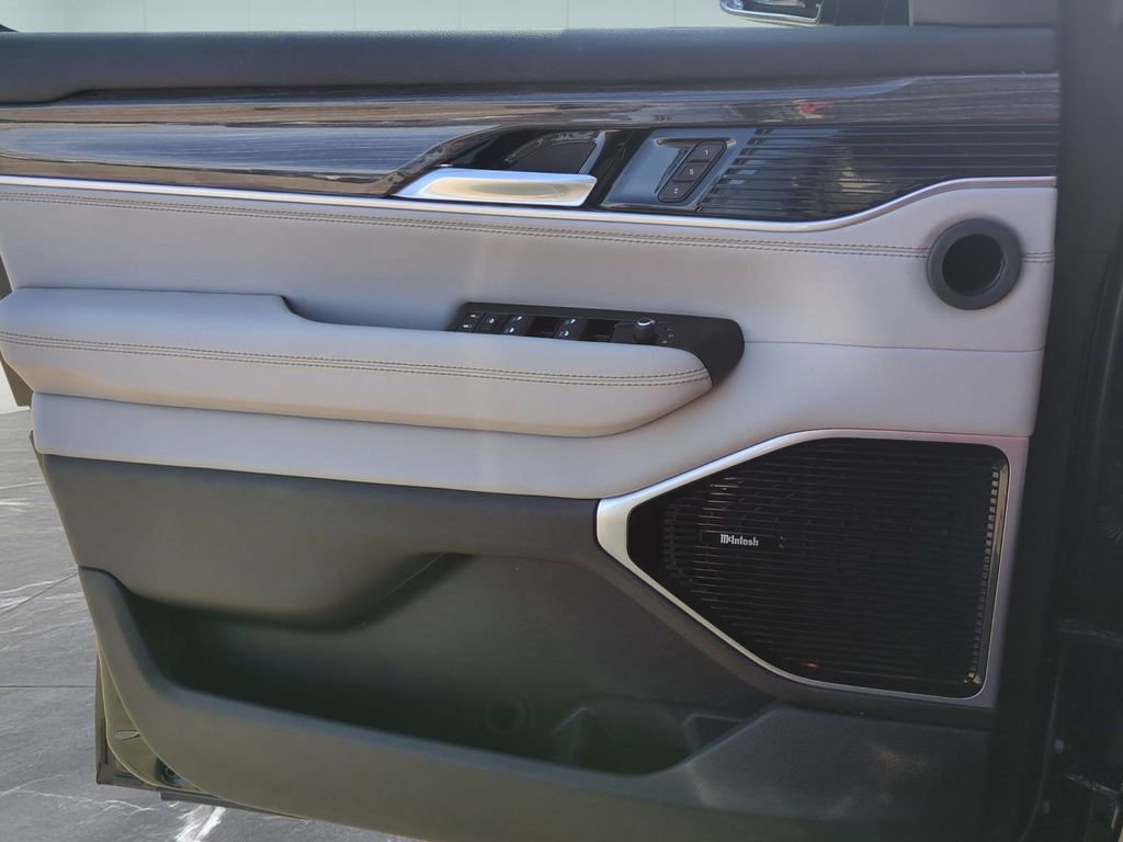 Used 2022 Jeep Wagoneer Series III w/ Premium Group I image 15