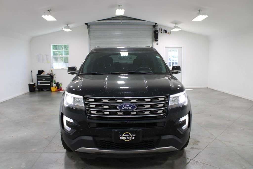 Used 2017 Ford Explorer XLT w/ Equipment Group 201A AWD/4WD image 3