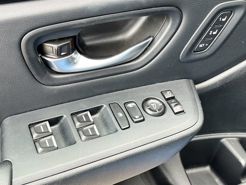 Used 2025 Honda Pilot TrailSport image 17