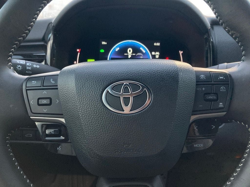 Certified 2025 Toyota Camry SE w/ Convenience Package FWD image 17